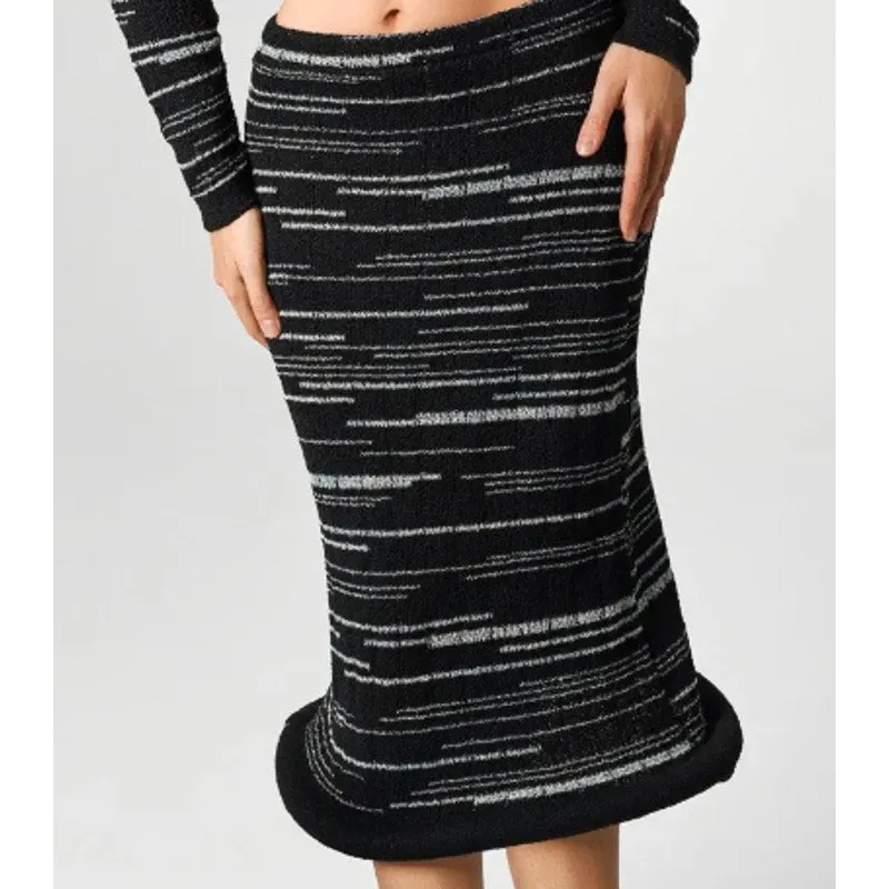 Bella Barnett Black skirt with hoop at bottom | Size Large
