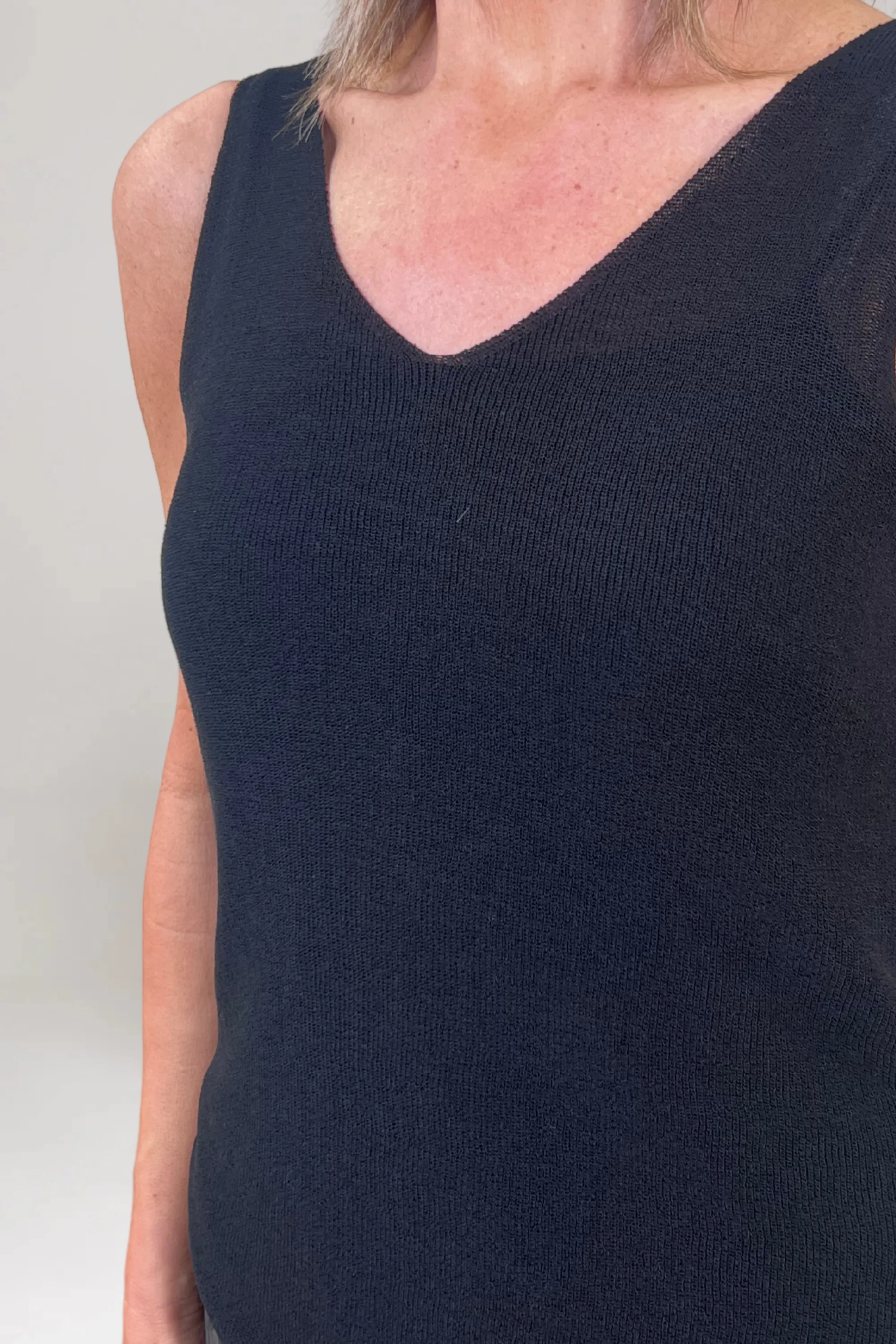 el2 Black Knitted Vest
