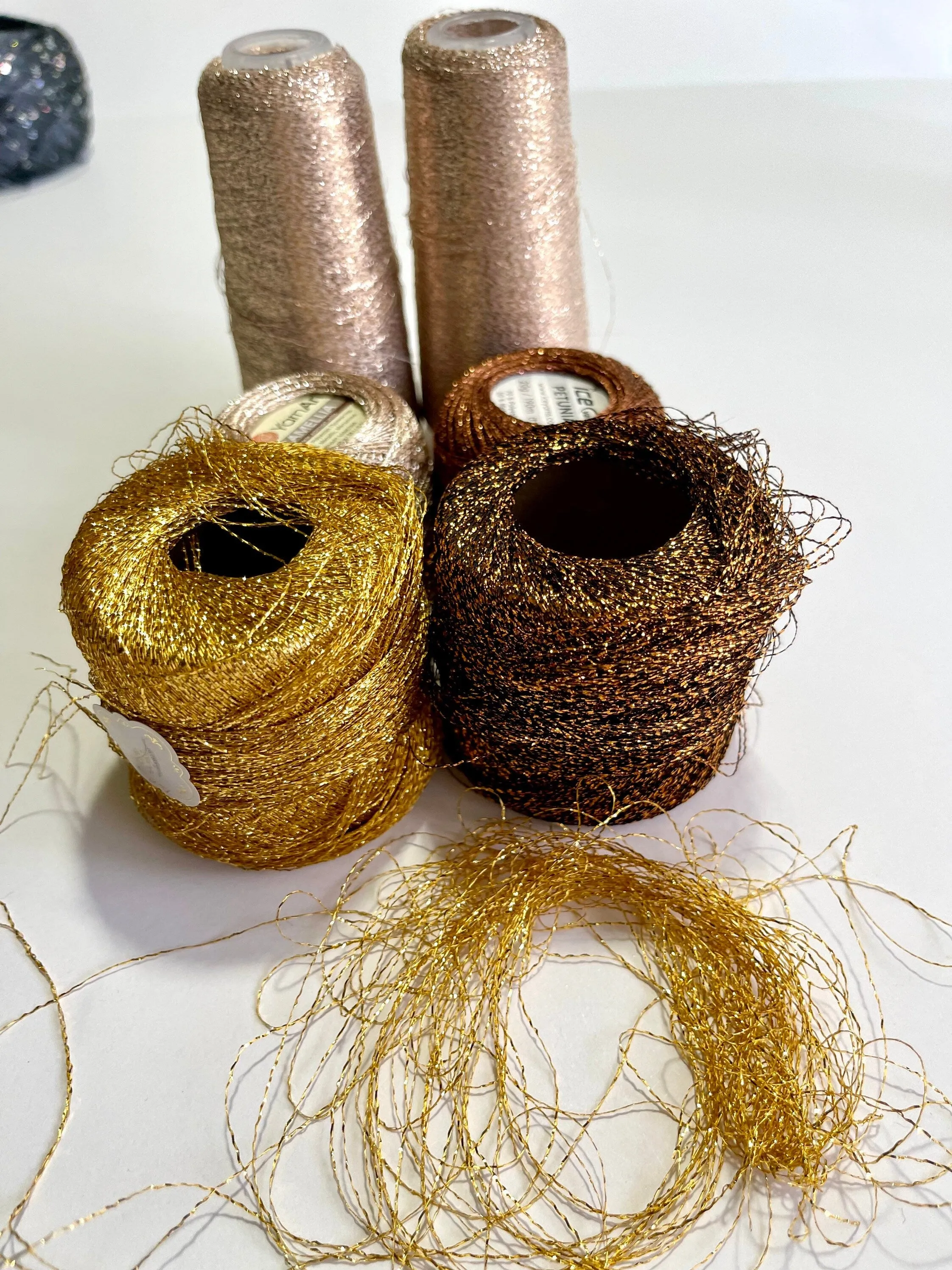 Lurex Yarn, Shining Glitter Metallic Knitting Yarn, Sparkle Thread for Felting, Knitting, Crochet, Scrapbooking, Junk Journals, Weaving