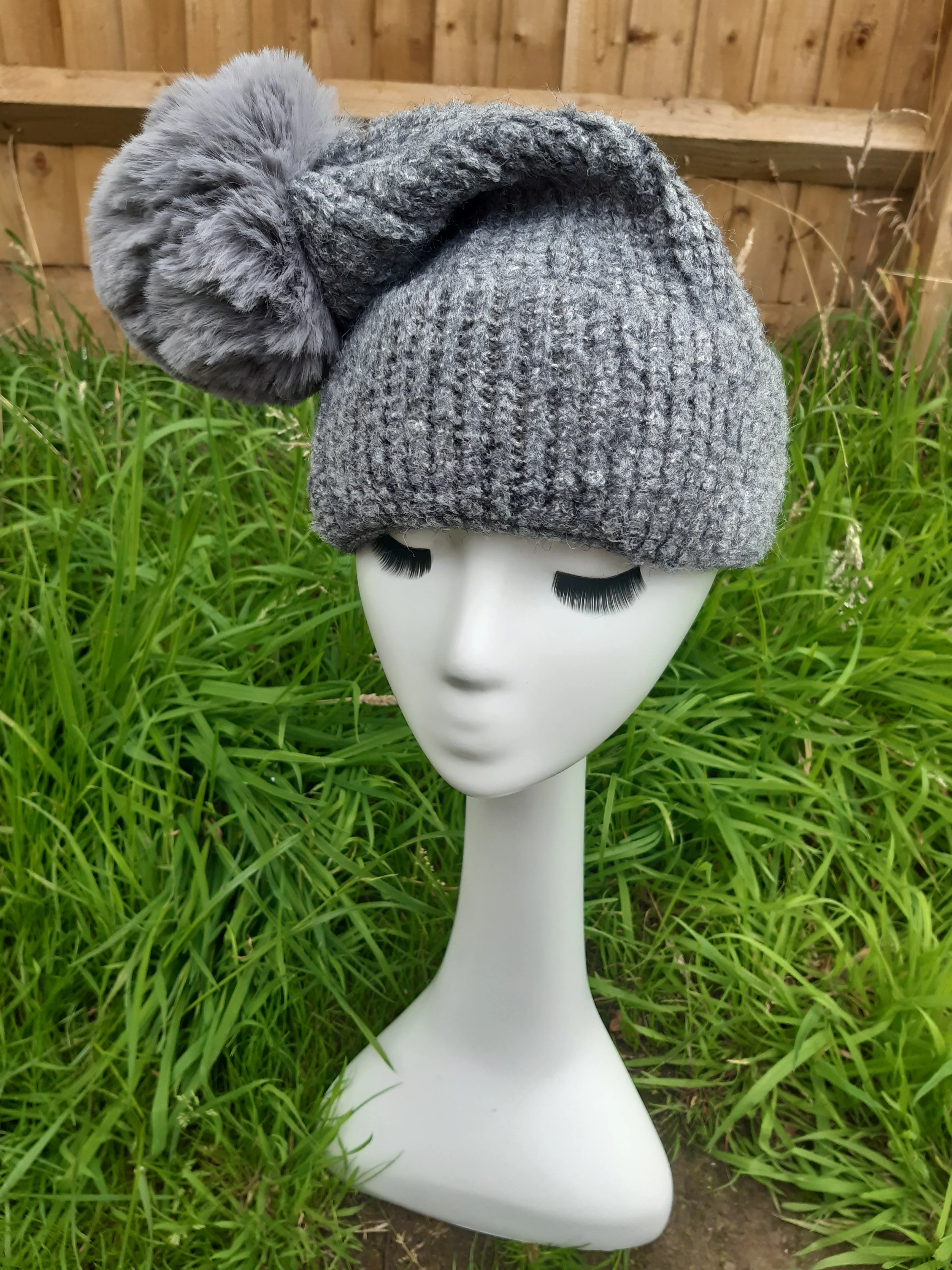 LYDIA - AW21 NEW SPARKLE STRIPES POM POM HAT HL21-C15
