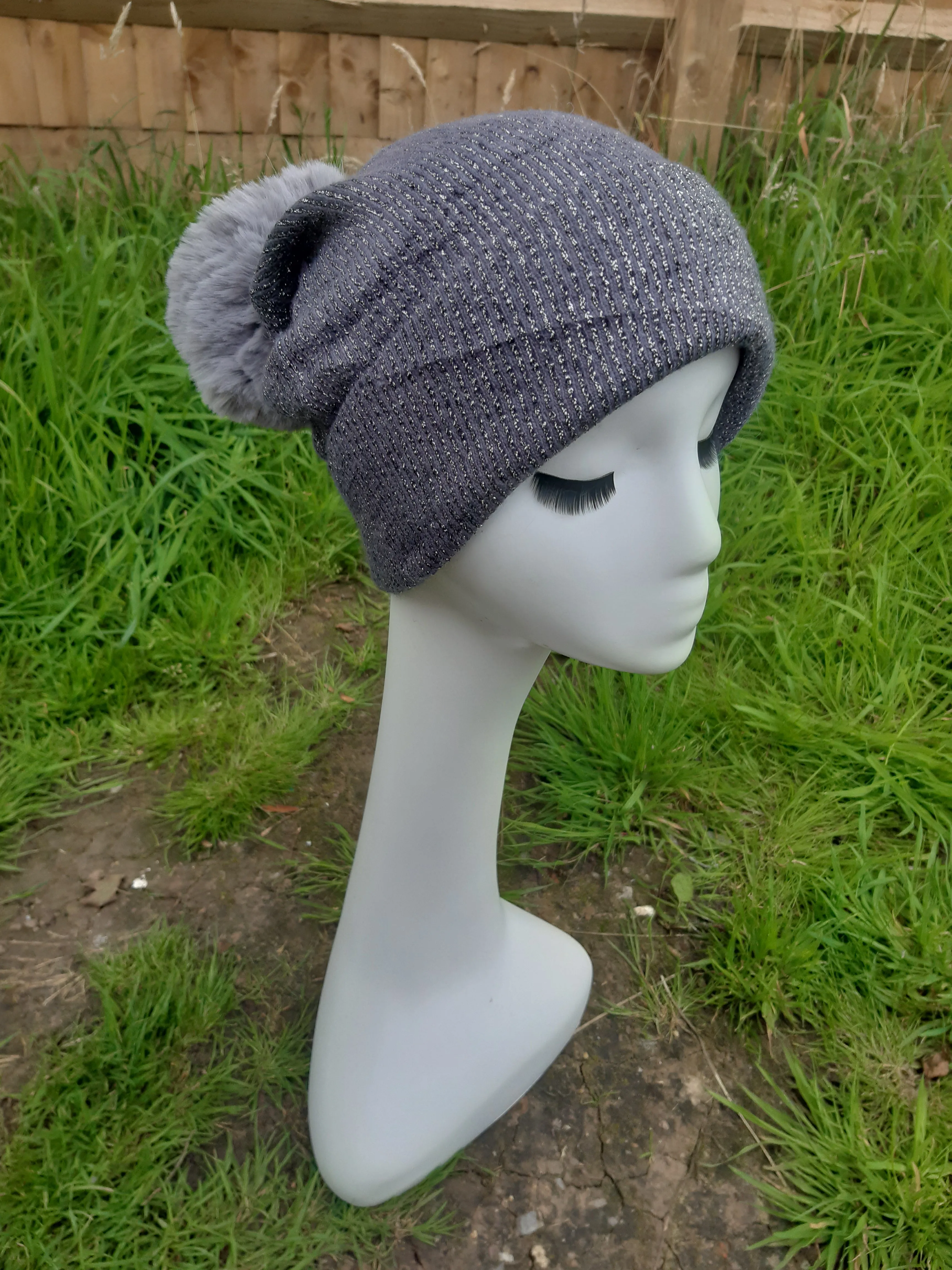 LYDIA - AW21 NEW SPARKLE STRIPES POM POM HAT HL21-C15