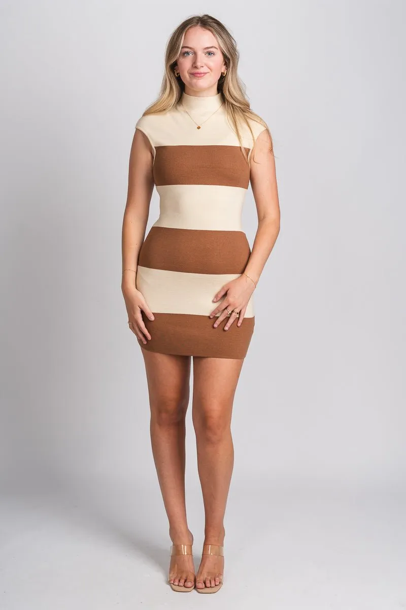 Mock neck sweater dress cream/brown