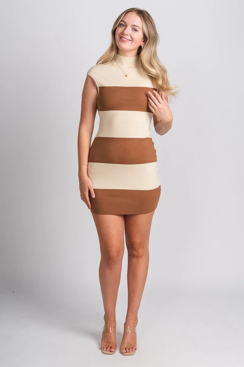Mock neck sweater dress cream/brown