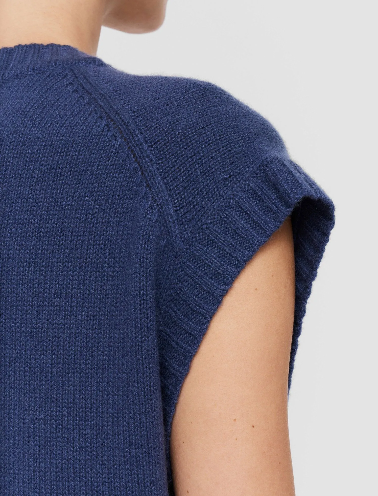 Open Cashmere Vest Harbour