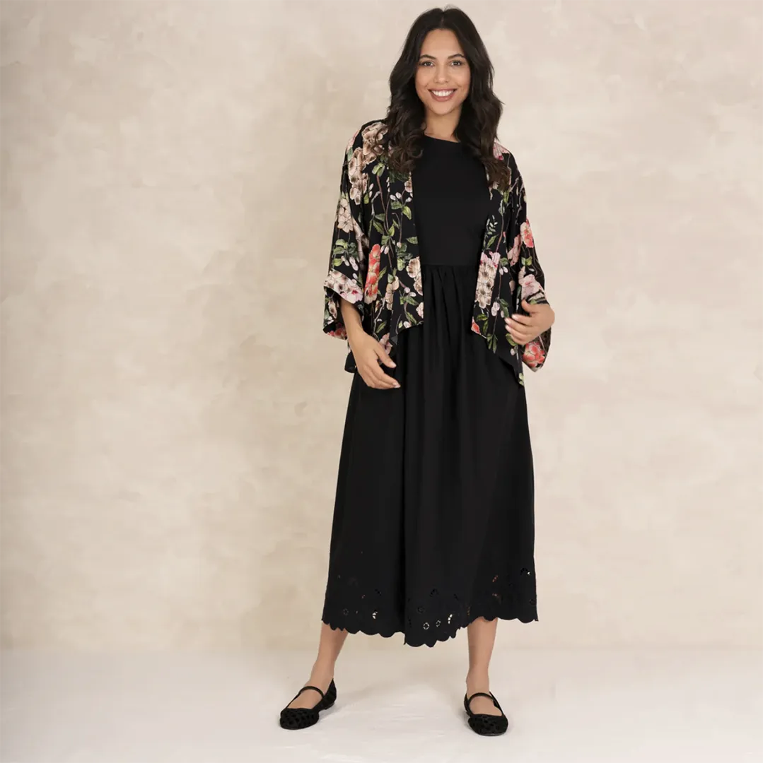 Short 'Trailing Blossom Black' Crepe Kimono by One Hundred Stars