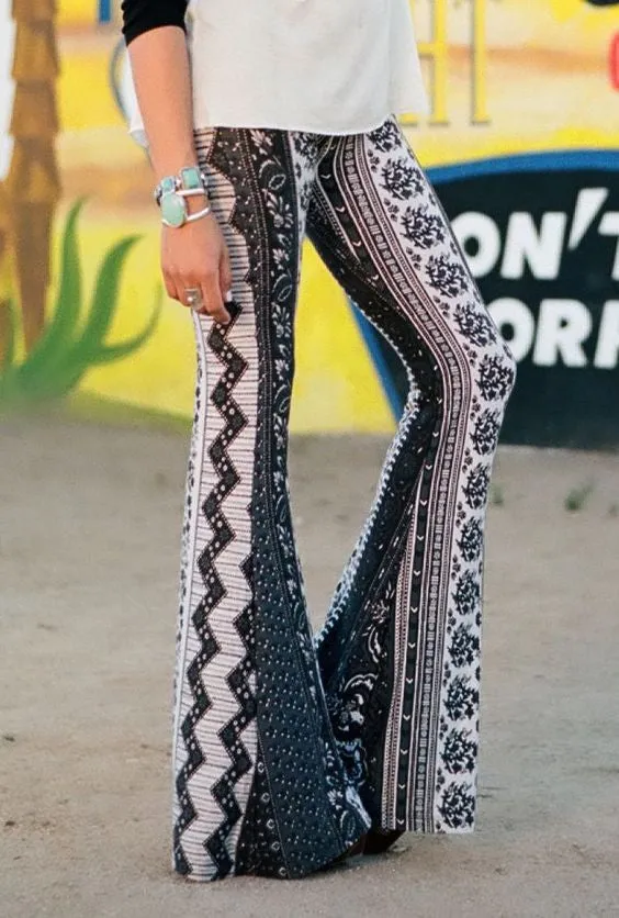 White And Black Diamond Flower Print Bell-bottom Pants