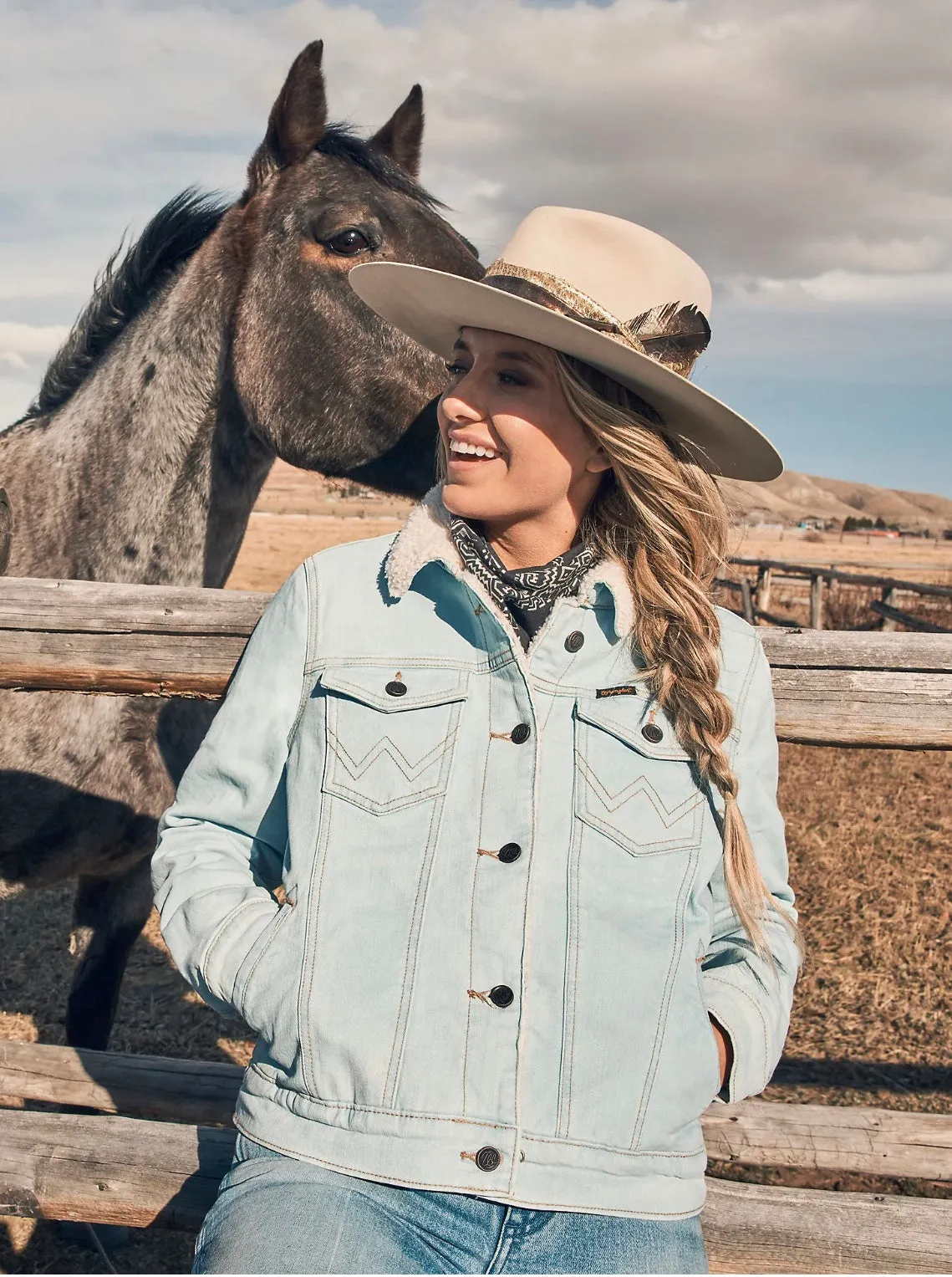 Women’s Wrangler Retro® Sherpa Lined Western Denim Jacket In Bleached Denim